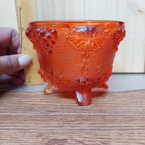 Vintage 70s Blood Orange Jeanette Pressed Glass Harvest Grapes Candy Dish - Picture 7 of 8